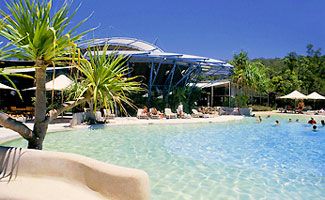 Mercure Kingfisher Bay Resort pool 1