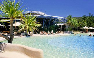 Mercure Kingfisher Bay Resort pool 1