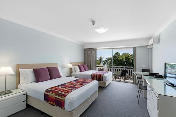 Airlie Beach Hotel Ocean View Room