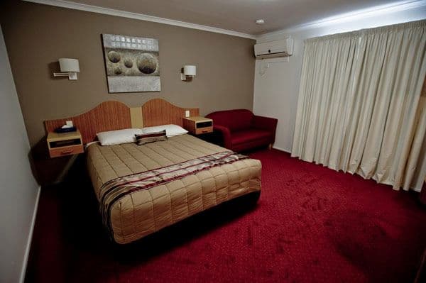 Centrepoint Motor Inn Bedroom