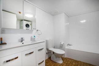 Golden Sands Bathroom