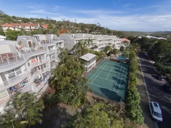 noosa hill resort Building