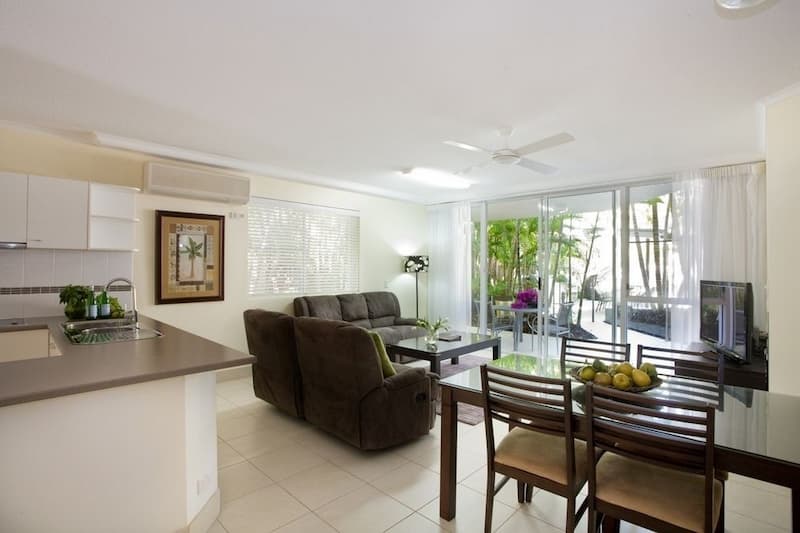 noosa tropicana Dining Area