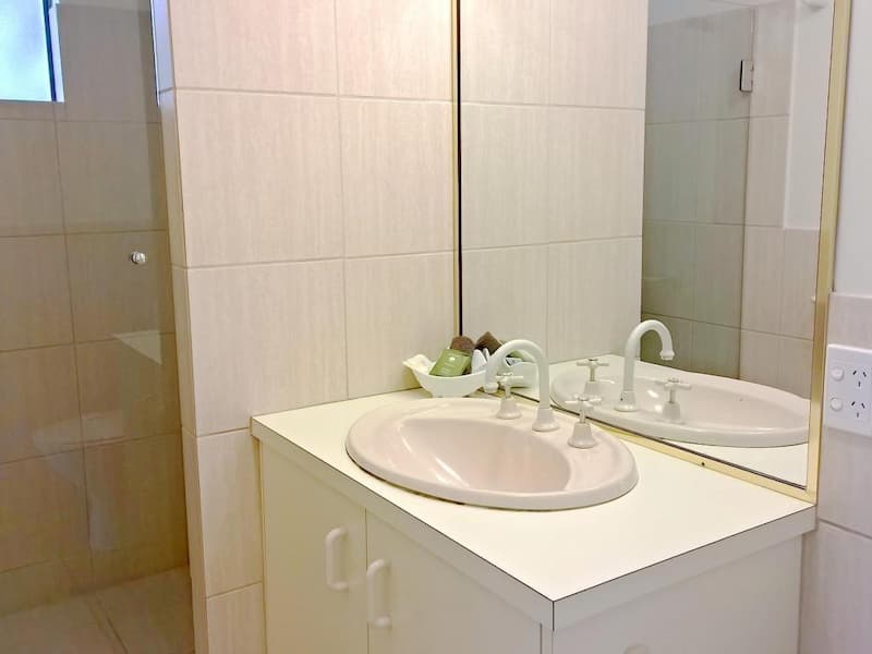 the noosa apartments Bathroom