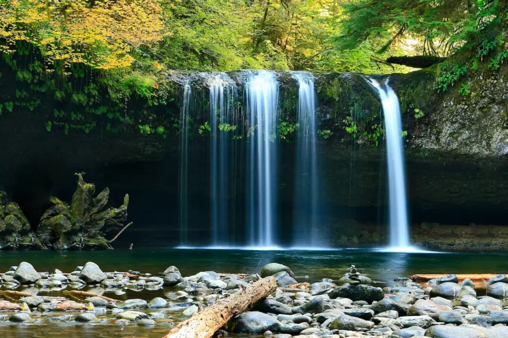 Must See Waterfalls In Queensland